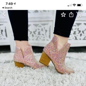 NWT Not Rated Fiera multi glitter ankle bootie pink inside sz 7